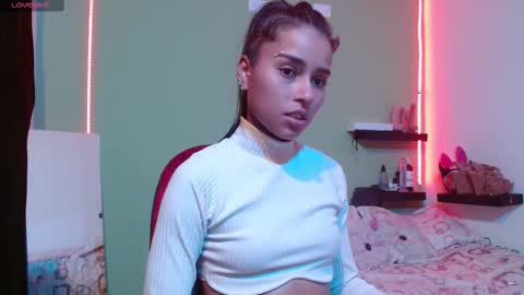 Snapshot of noha_thomson chatting on 02-17-25, 11:20 Noha Thomson online show from 02-17-25, 11:20