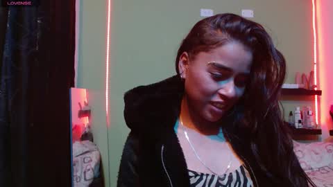 Snapshot of noha_thomson chatting on 02-27-25, 08:20 Noha Thomson online show from 02-27-25, 08:20