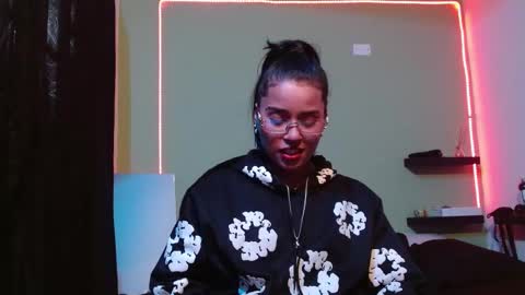 Snapshot of noha_thomson chatting on 09-20-25, 08:21 Noha Thomson online show from 09-20-25, 08:21