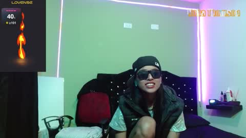 Snapshot of noha_thomson chatting on 10-21-25, 12:22 Noha Thomson online show from 10-21-25, 12:22