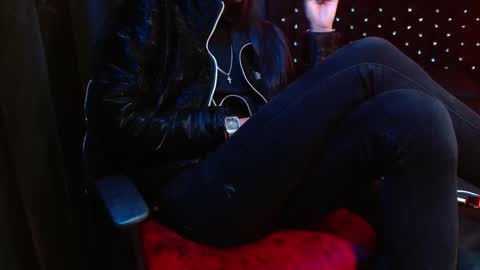 Snapshot of noha_thomson chatting on 11-16-25, 01:55 Noha Thomson online show from 11-16-25, 01:55