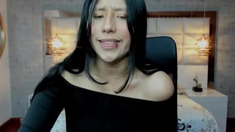 Snapshot of nohemi_louse chatting on 11-05-25, 07:14 Nohemi online show from 11-05-25, 07:14