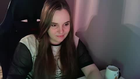 noir_ember_ online show from 10-04-25, 11:41