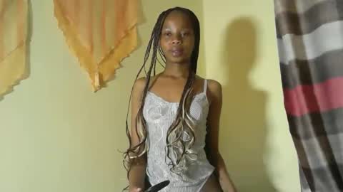 Snapshot of noirsirenn chatting on 10-28-25, 02:59 Noirvenus online show from 10-28-25, 02:59