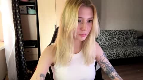 Snapshot of nolabussing chatting on 04-15-26, 09:16 Sofia online show from 04-15-26, 09:16