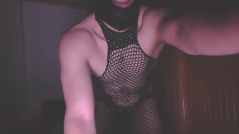 Snapshot of noon_ee chatting on 10-19-25, 04:35 Noon ee online show from 10-19-25, 04:35