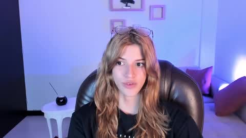 Nora online show from 02-11-25, 09:14