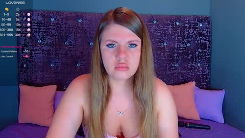 Snapshot of norabigas chatting on 01-22-25, 01:31 Nora online show from 01-22-25, 01:31