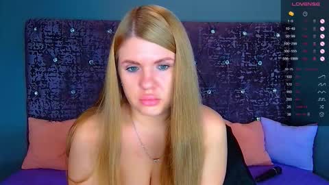 Snapshot of norabigas chatting on 10-05-25, 01:48 Nora online show from 10-05-25, 01:48