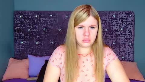 Snapshot of norabigas chatting on 11-10-25, 01:04 Nora online show from 11-10-25, 01:04