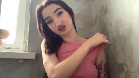 Snapshot of normanhandshoe chatting on 12-14-25, 12:43 Rina online show from 12-14-25, 12:43