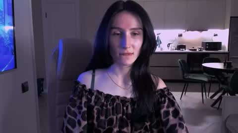 Hazel online show from 11-08-25, 06:07