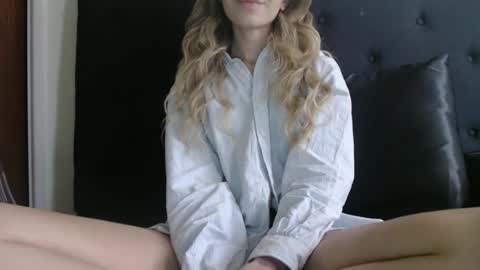 Olivia online show from 10-06-25, 02:47