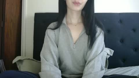 Snapshot of novafrey chatting on 05-27-26, 01:19 Olivia online show from 05-27-26, 01:19