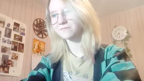 Snapshot of novellahartig chatting on 02-07-26, 02:32 Sari It is my first day online show from 02-07-26, 02:32