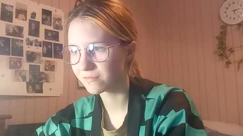 Snapshot of novellahartig chatting on 02-10-26, 02:10 Sari It is my first day online show from 02-10-26, 02:10