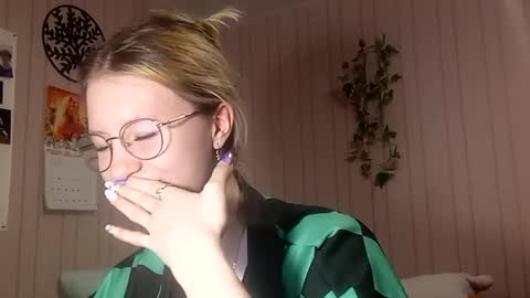 Snapshot of novellahartig chatting on 02-25-26, 03:10 Sari It is my first day online show from 02-25-26, 03:10