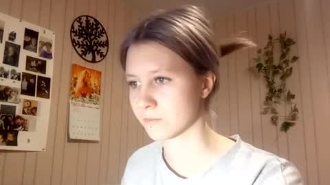 Snapshot of novellahartig chatting on 02-28-26, 03:24 Sari It is my first day online show from 02-28-26, 03:24