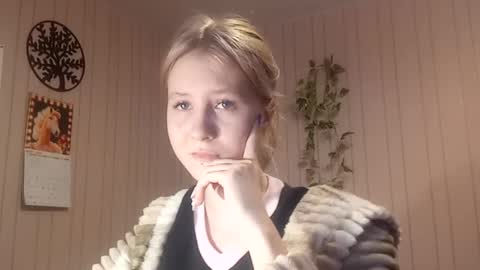Snapshot of novellahartig chatting on 03-11-26, 03:18 Sari It is my first day online show from 03-11-26, 03:18