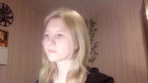 Snapshot of novellahartig chatting on 03-12-26, 04:02 Sari It is my first day online show from 03-12-26, 04:02