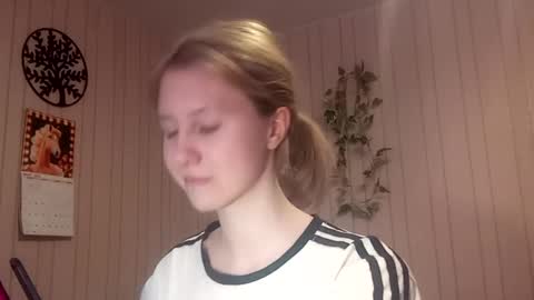 Snapshot of novellahartig chatting on 03-16-26, 02:10 Sari It is my first day online show from 03-16-26, 02:10