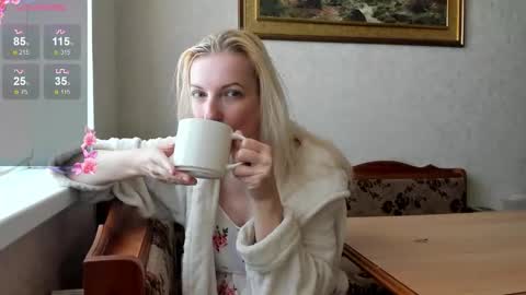 Snapshot of now_elly chatting on 09-23-25, 05:21 Nowelly online show from 09-23-25, 05:21