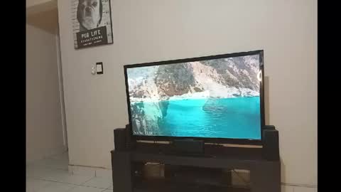 Snapshot of nudist_lad chatting on 10-24-25, 09:11 Luke online show from 10-24-25, 09:11