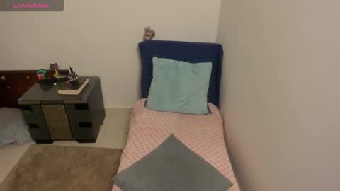 Snapshot of nuit_rose chatting on 10-19-25, 02:12 nuit_rose online show from 10-19-25, 02:12