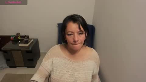 Snapshot of nuit_rose chatting on 10-22-25, 02:23 nuit_rose online show from 10-22-25, 02:23