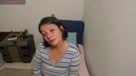 Snapshot of nuit_rose chatting on 12-05-25, 02:42 nuit_rose online show from 12-05-25, 02:42