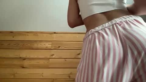 Snapshot of nursedoll chatting on 11-09-25, 05:06 Ema online show from 11-09-25, 05:06