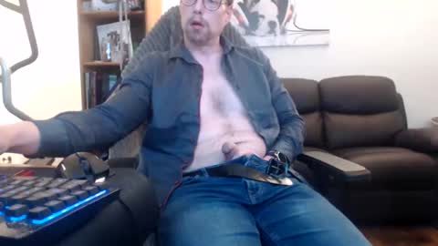 nursefan online show from 11-13-25, 05:45