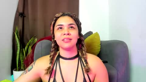 Snapshot of nyalgasai1 chatting on 05-28-26, 03:04 Nia online show from 05-28-26, 03:04