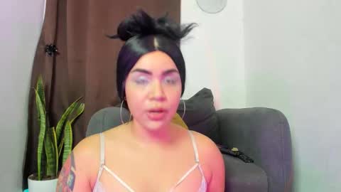 Snapshot of nyalgasai1 chatting on 05-29-26, 01:36 Nia online show from 05-29-26, 01:36
