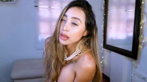 Nycole online show from 09-11-25, 03:56