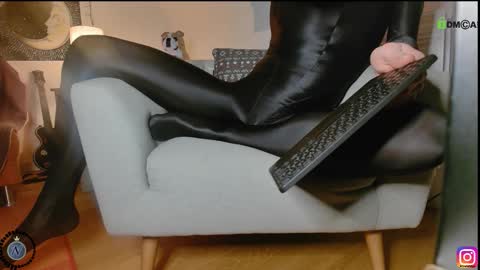 Snapshot of nyl0nnickb0y chatting on 09-28-25, 07:30 Nyl0nnickb0y online show from 09-28-25, 07:30