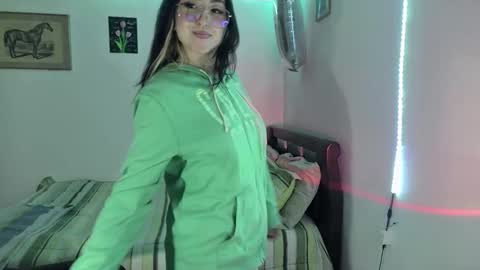 Snapshot of nymph_frida chatting on 02-17-25, 09:03 Frida online show from 02-17-25, 09:03