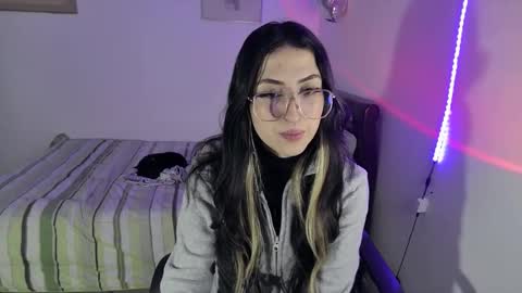 Snapshot of nymph_frida chatting on 02-18-25, 07:32 Frida online show from 02-18-25, 07:32