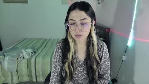 Snapshot of nymph_frida chatting on 03-05-25, 06:44 Frida online show from 03-05-25, 06:44