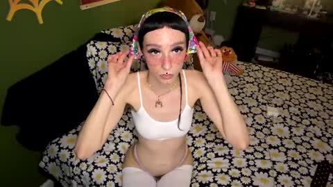 Snapshot of nymphaeaorion chatting on 02-19-25, 12:03 Nymphaea online show from 02-19-25, 12:03