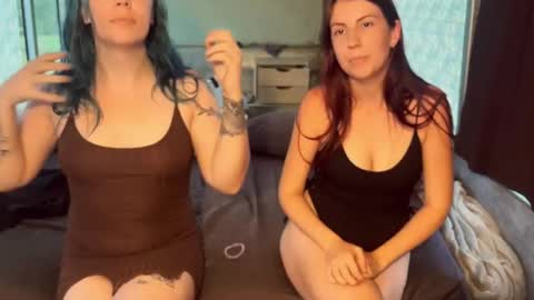 Creamy Grapefruit online show from 10-18-25, 06:37