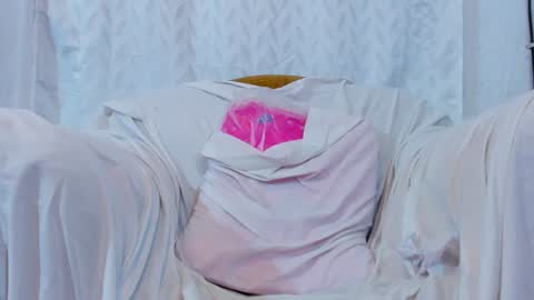 xionela gates online show from 01-12-25, 10:23