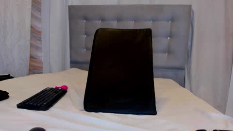 xionela gates online show from 01-09-26, 08:10