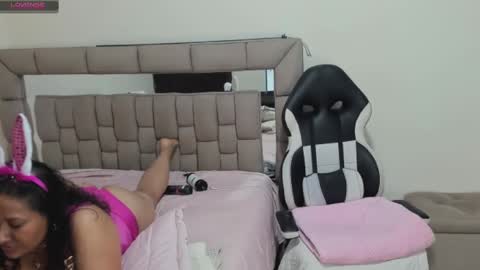 Snapshot of nyomi_browm chatting on 02-01-25, 11:58 nyomi browm online show from 02-01-25, 11:58