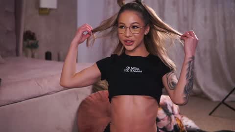 nyrobinova online show from 01-30-25, 04:16