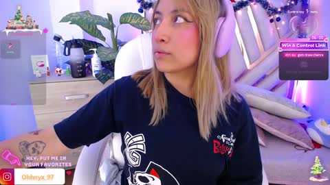 Snapshot of nyx_andria chatting on 12-17-24, 08:01 Alex   .    online show from 12-17-24, 08:01