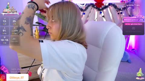 Snapshot of nyx_andria chatting on 12-19-24, 04:02 Alex   .    online show from 12-19-24, 04:02