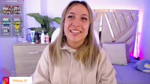 Snapshot of nyx_andria chatting on 03-11-25, 09:04 Alex   .    online show from 03-11-25, 09:04