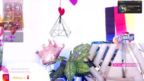 Snapshot of nyx_andria chatting on 09-28-25, 09:25 Alex   .    online show from 09-28-25, 09:25