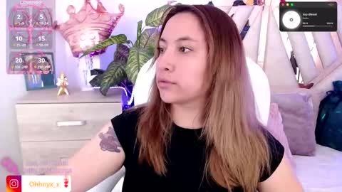 Snapshot of nyx_andria chatting on 09-29-25, 09:30 Alex   .    online show from 09-29-25, 09:30